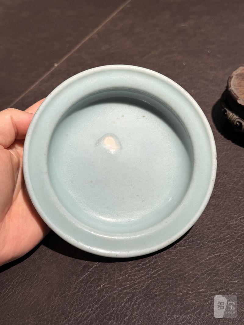 清雍正 仿汝釉菊瓣小洗（木座） - 图4
